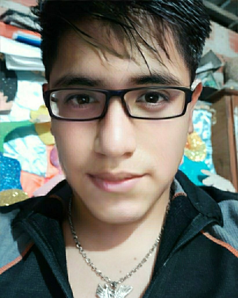 Miki Rosales Profile Picture