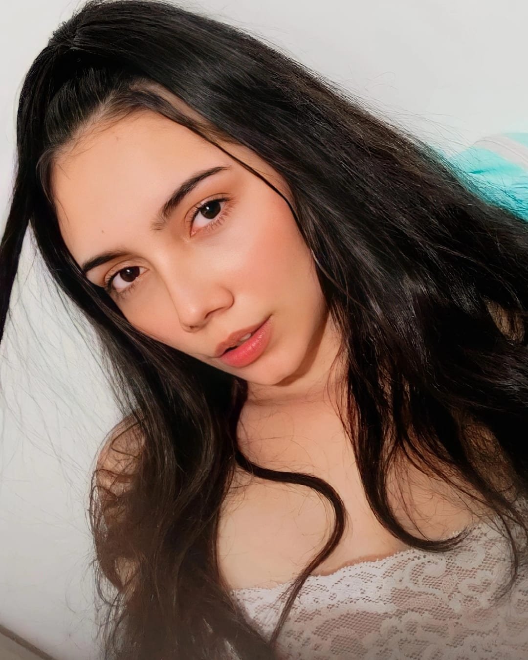 Laura Profile Picture